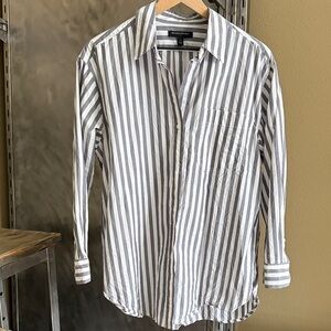 Banana Republic Men's Shirt in Gray and White Stripes